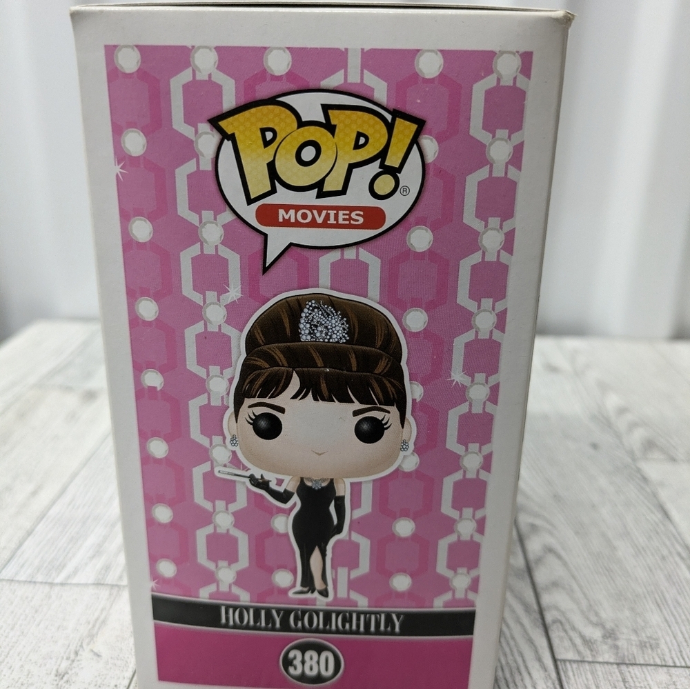 Funko Pop 380 Holly Golightly in Black and White Breakfast At Tiffany's - Picture 3 of 6
